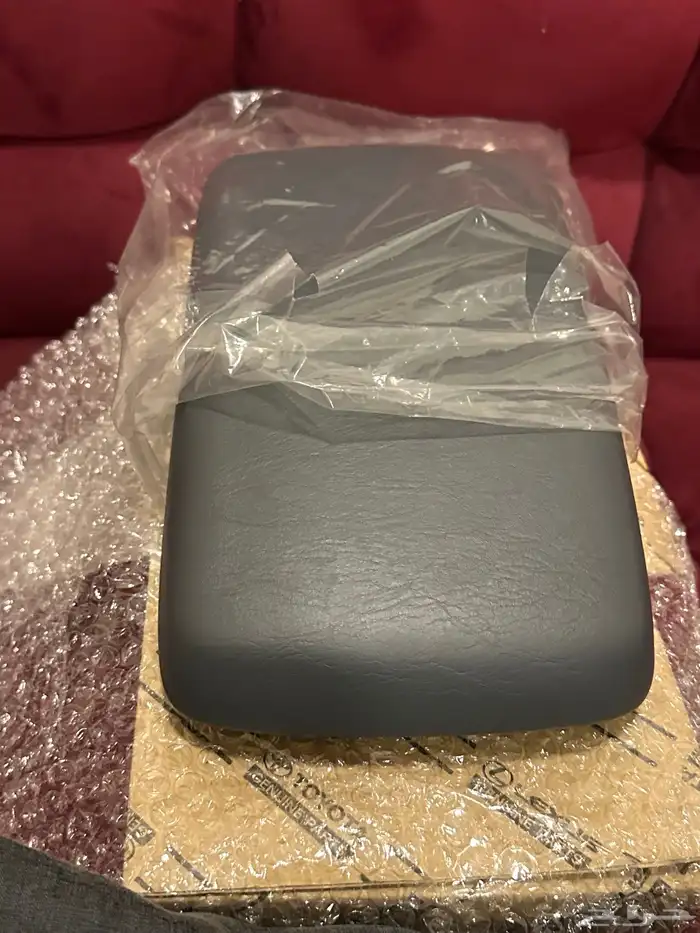 تكايه كامري 1998 الى 2002 جديده لون رصاصي برقم القطعه 1