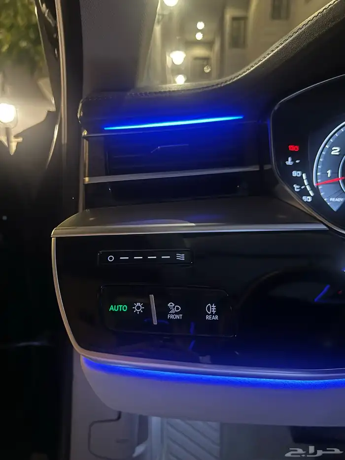 اودي A8L عداد قليل 2020 32