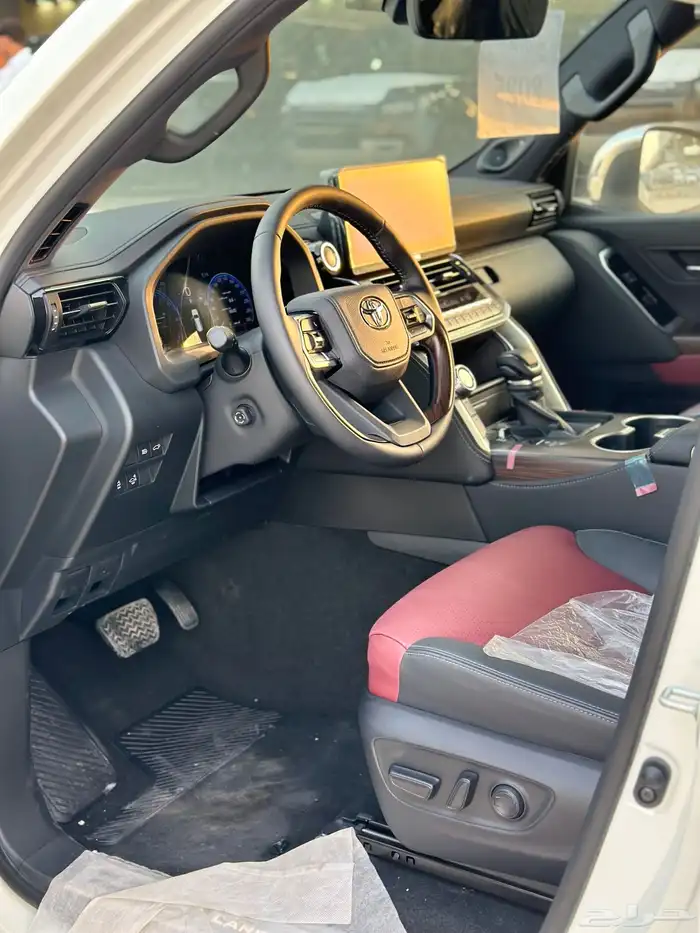 تويوتا لاندكروزر الموديل2025 فل كامل ورد الكويتVX.S 7