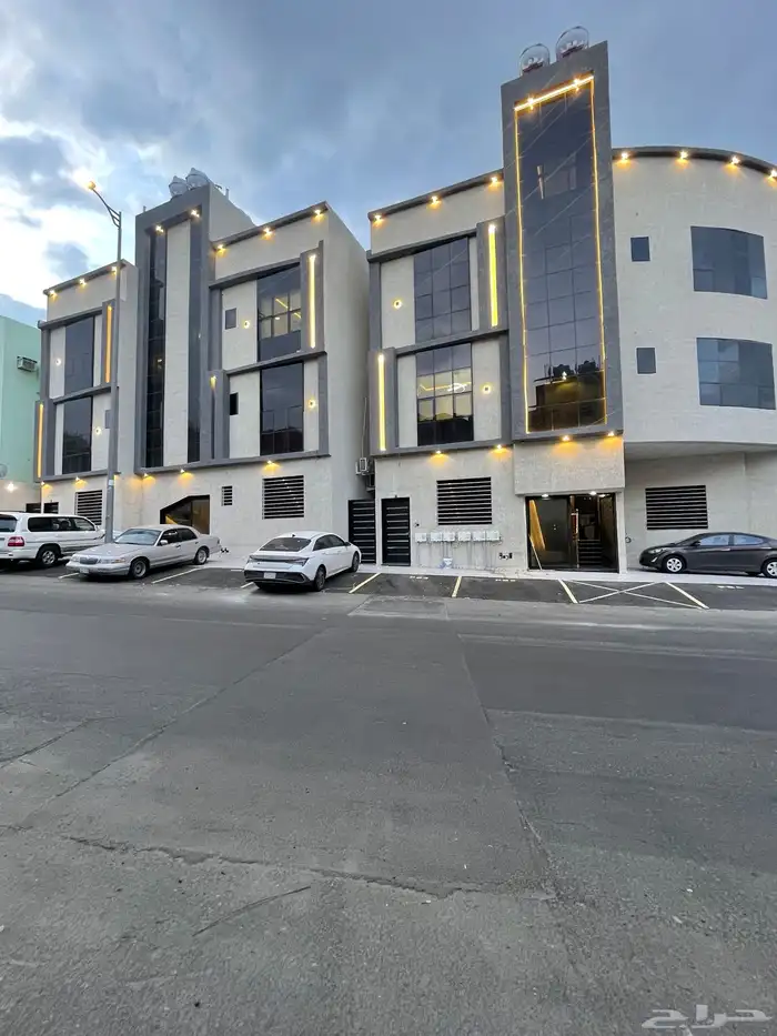 شقه علويه من 6 غرف وسطح ومصعد جاهز 480 الف ابها حى البديع 0