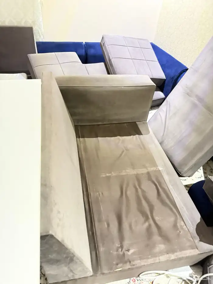 كنب قطعتين للبيع. 2