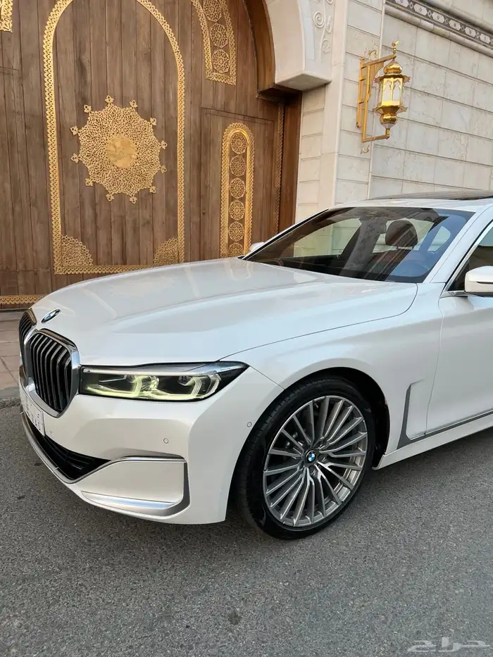 للبيع بي ام دبليو 2021 - 730 li بحالة الجديده 2