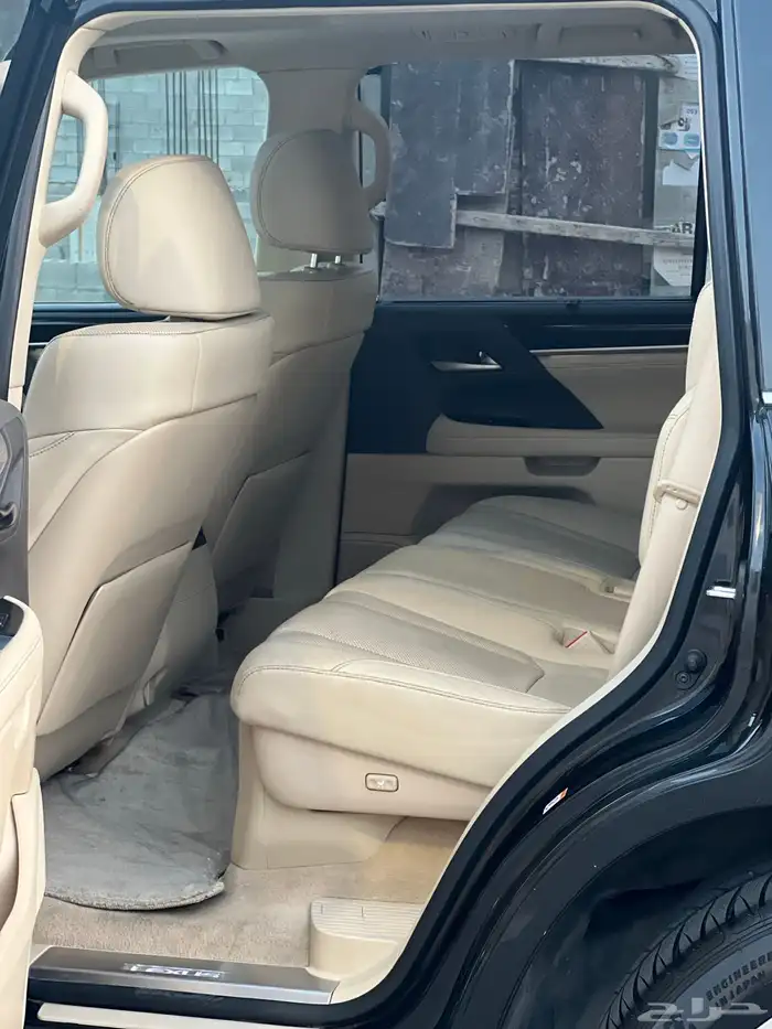 جيب لكزس اسود 2016 LX570 نادر و نظيف جدا  وممشى قليل 10