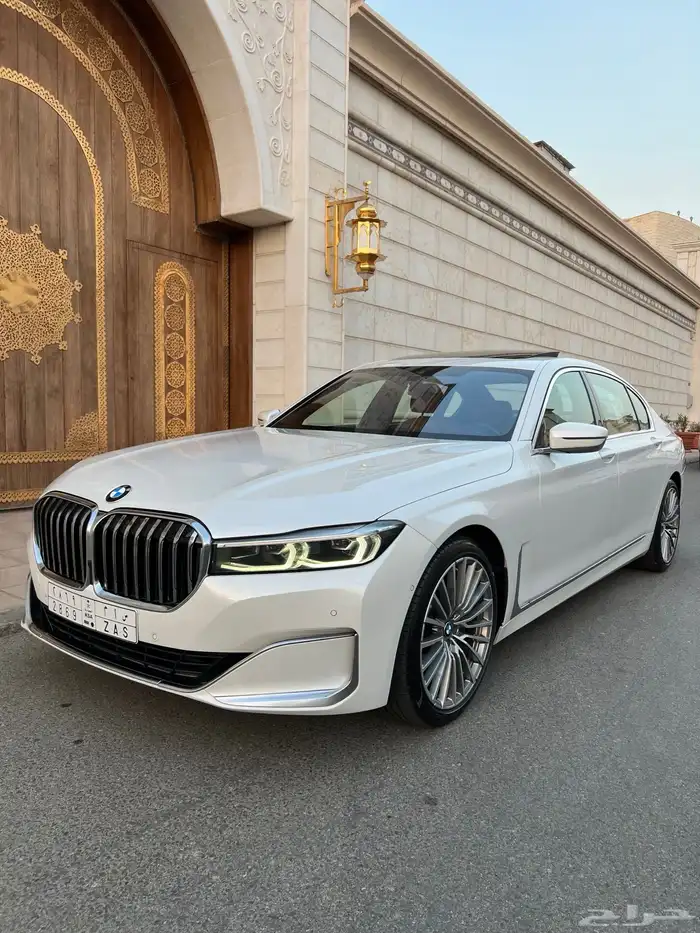 للبيع بي ام دبليو 2021 - 730 li بحالة الجديده 1