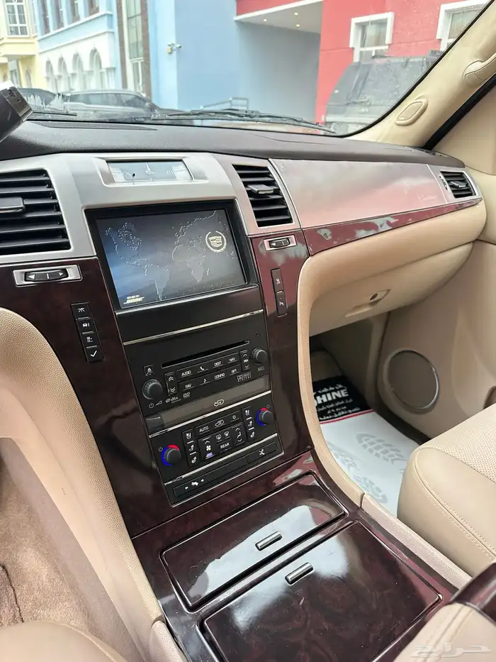 كاديلاك اسكاليد 2011 فل كامل الجميح 47