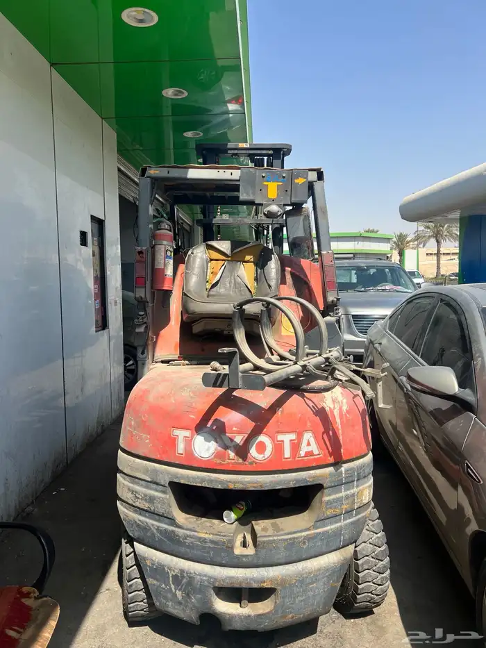 للبيع رافعه شوكيه 3 طن بانزين 4