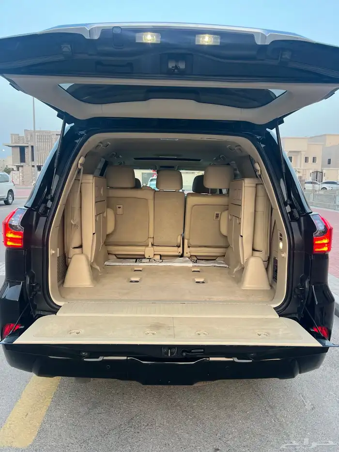 جيب لكزس اسود 2016 LX570 نادر و نظيف جدا  وممشى قليل 5