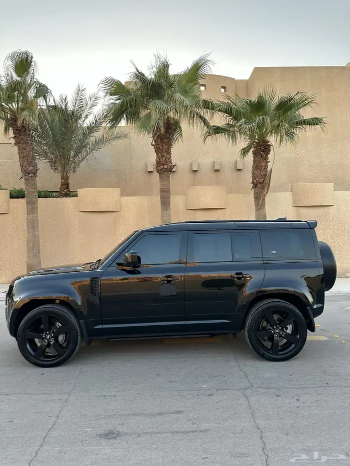 ديفندر 6 سلندر 2022 تحت الضمان HSE ( تم البيع ) 8