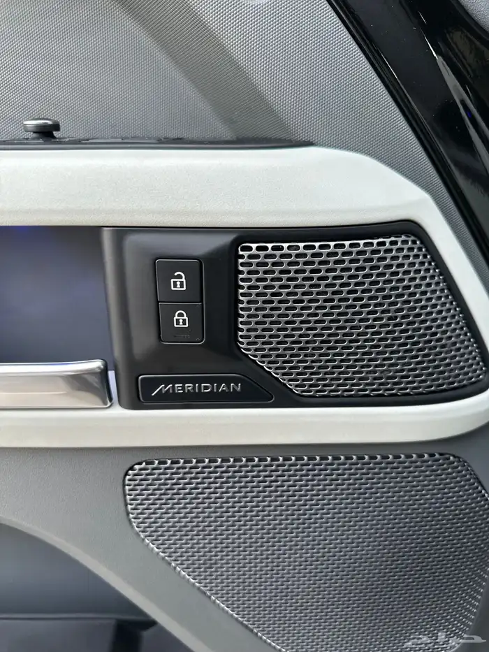 ديفندر 6 سلندر 2022 تحت الضمان HSE ( تم البيع ) 23