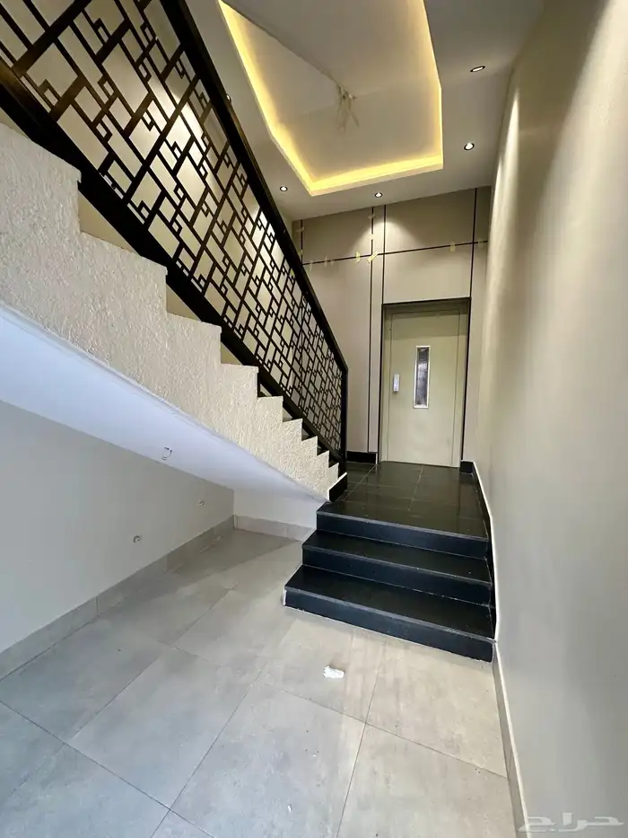 للبيع شقق علويه6غرف مع سطح ومصعد شغال بأبها-المحاله520الف 2