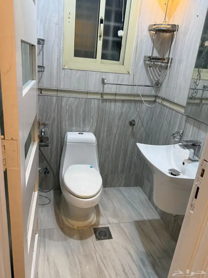 شقة لإيجار خمس غرف حي الصفا مكيفات راكبة 7