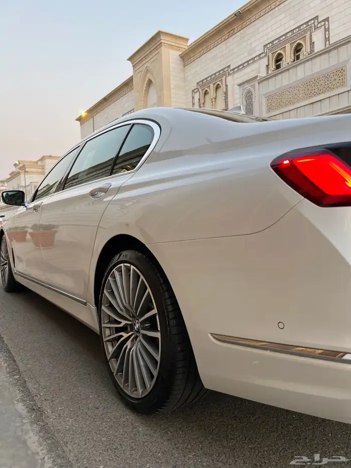 للبيع بي ام دبليو 2021 - 730 li بحالة الجديده 30