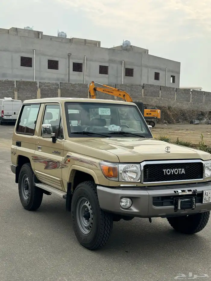 ربع 22 سعودي فل كامل الصقر بيج مخزن(النادر) 2