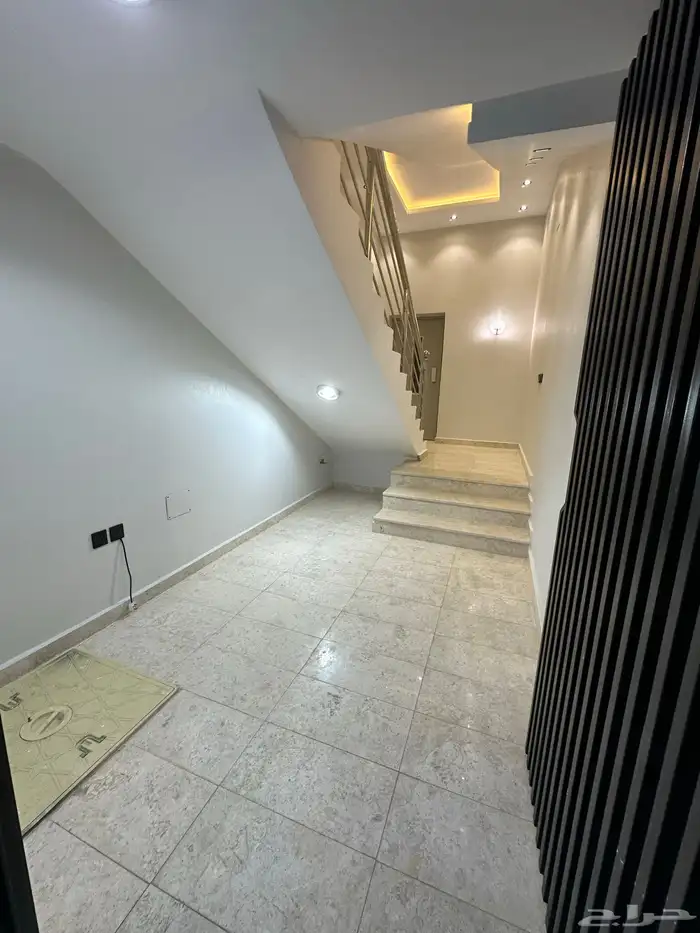 للبيع روف علوي بسعر مناسب خميس مشيط 1