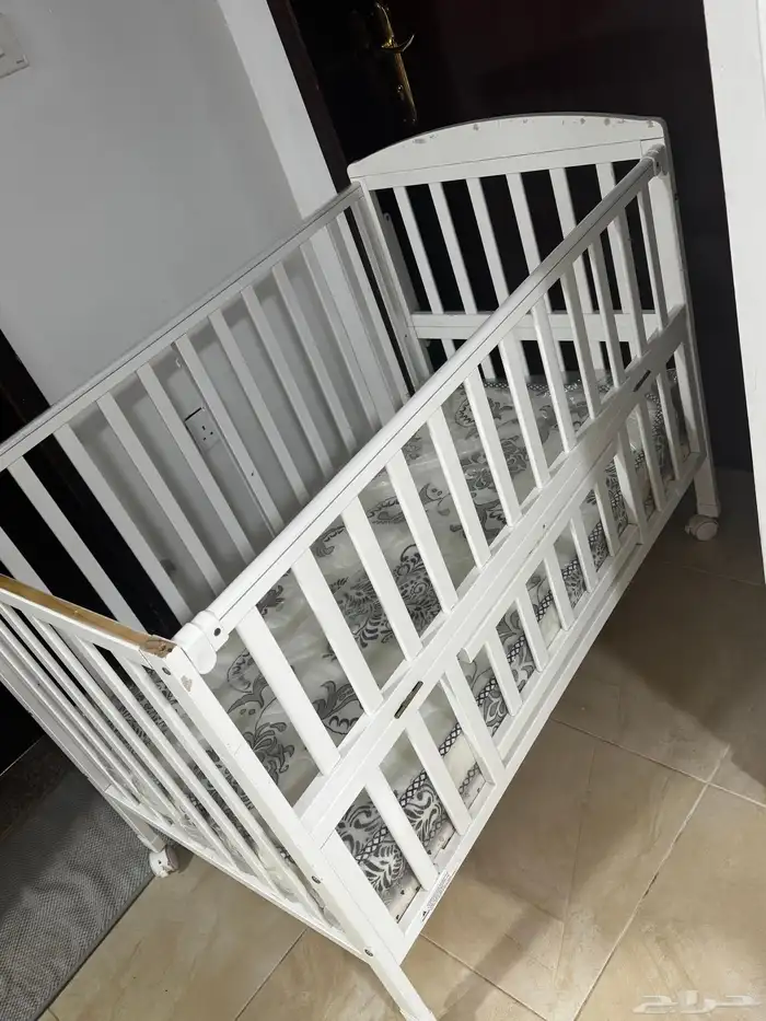 سرير اطفال 1