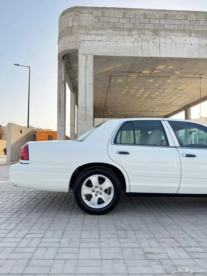 فورد كراون فكتوريا 10