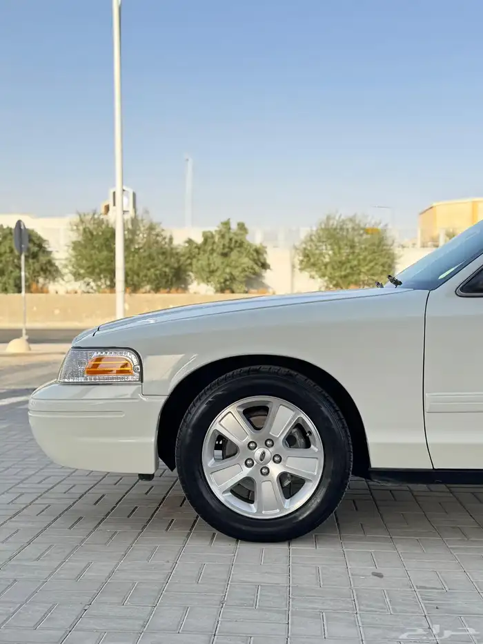 فورد كراون فكتوريا 1