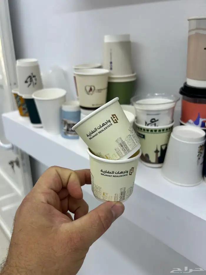 طباعة الأكواب لوقو جلد. ورق تغليف ستكرات 25