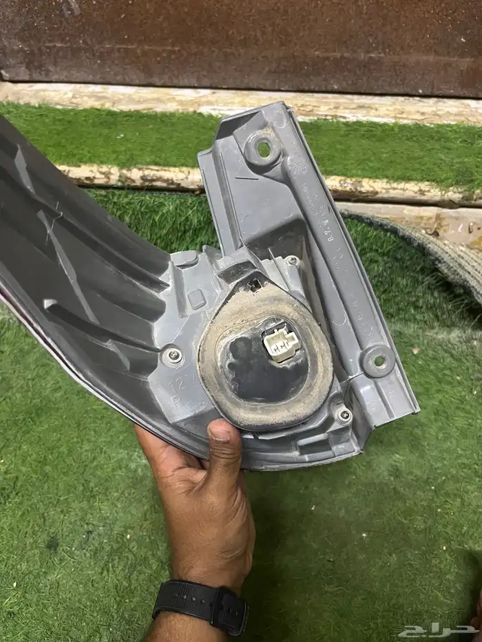 اسطب ركن يمين بريفيا 2006 إلى 2010 اصلي 6