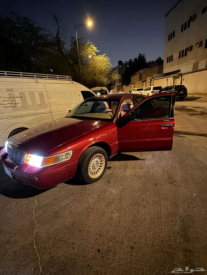 فورد جراند ماركيز موديل 2000 0