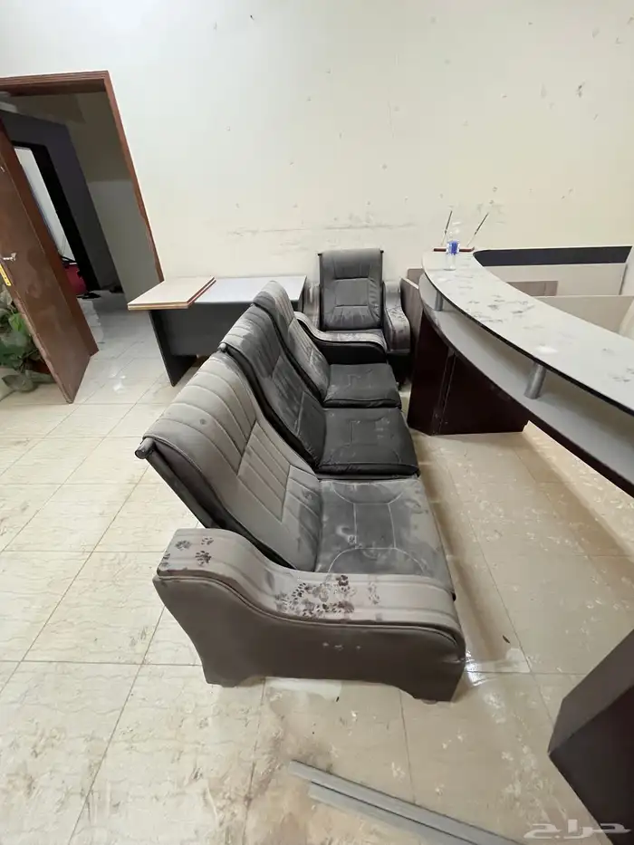 اغراض مكتب ( كراسي وطاولات وادراج) 1