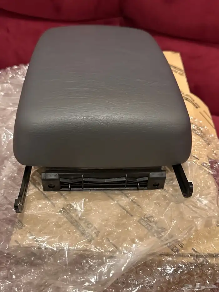 تكايه كامري 1998 الى 2002 جديده لون رصاصي برقم القطعه 2