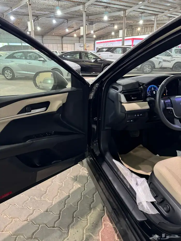 تويوتا كامري E بنزين 2025 7