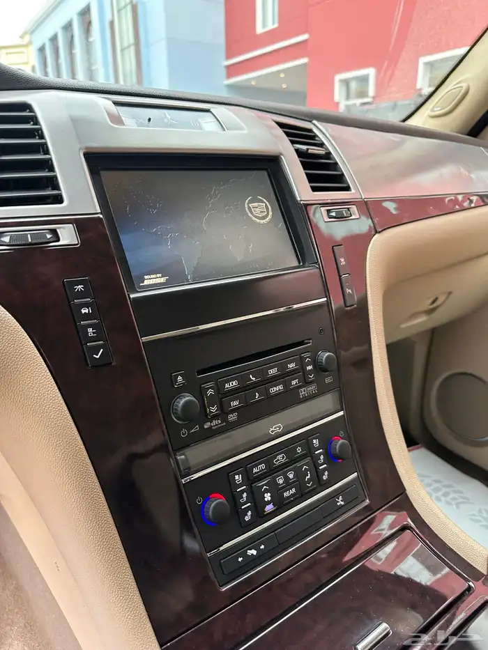 كاديلاك اسكاليد 2011 فل كامل الجميح 46