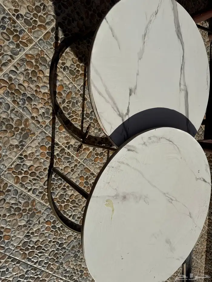 طاوله ضيافه. دائري. 2 داخل بعض وينفصل عن بعض 0