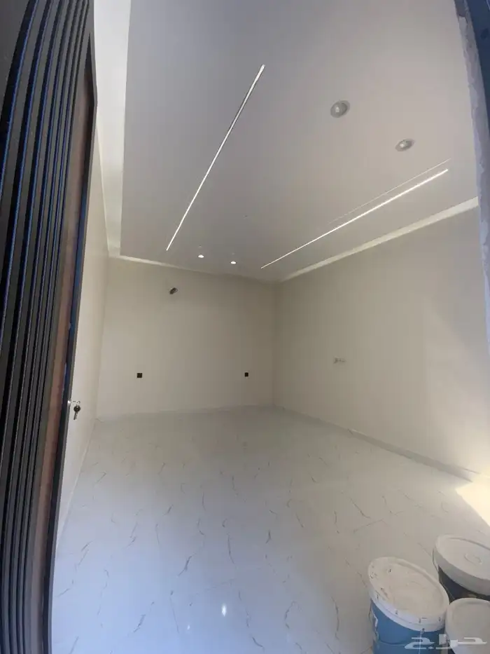 دور فاخر 460 بحي العوينة بالمربع الذهبي بسعر 980 الف 5