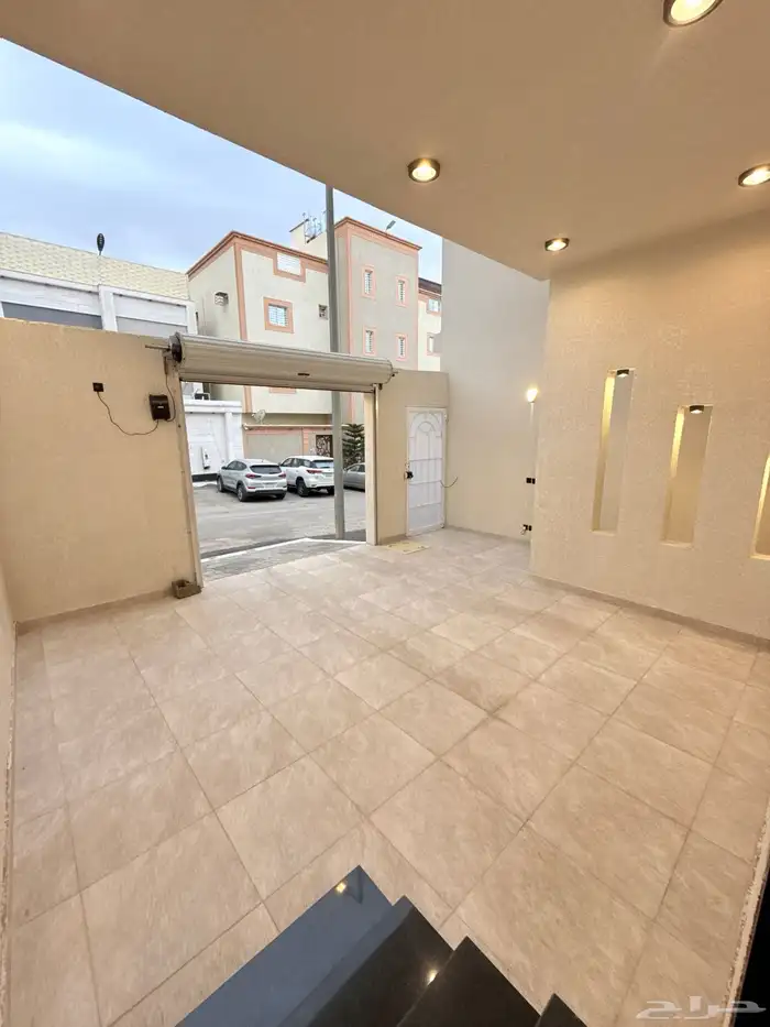 للبيع شقق ارضيه وعلويه بحي الموسي وسط الخدمات وحديقه 4