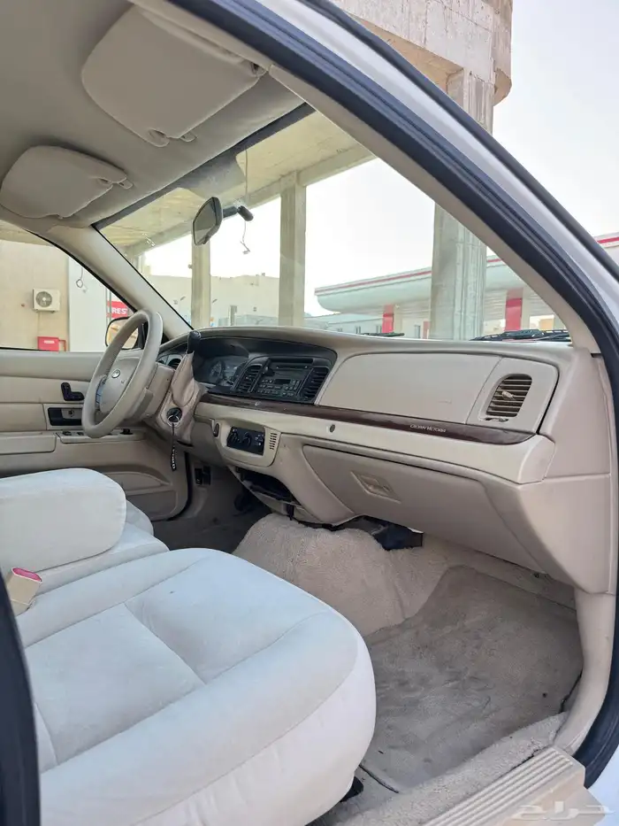 فورد كراون فكتوريا 26