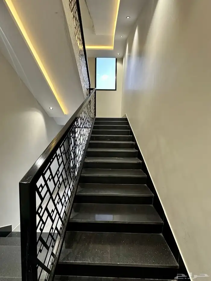 للبيع شقق علويه6غرف مع سطح ومصعد شغال بأبها-المحاله520الف 17