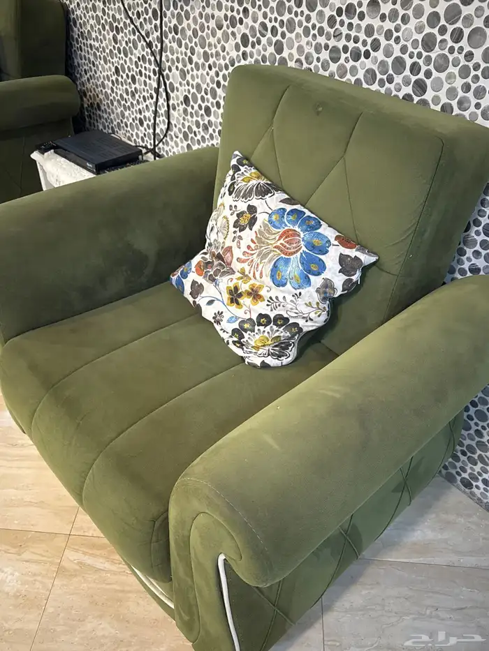 كنب تركي بحاله جيده جدا  وضغطه قوي يكفي 7 أشخاص 0