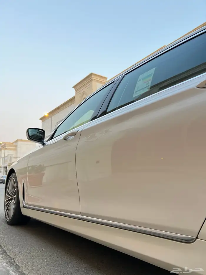 للبيع بي ام دبليو 2021 - 730 li بحالة الجديده 31