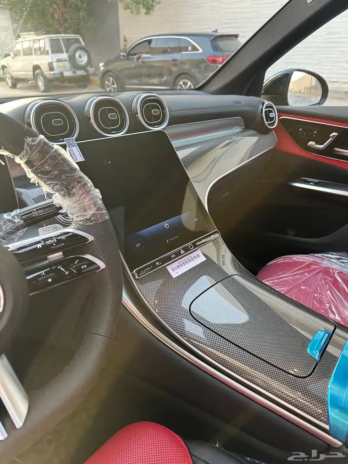مرسيدس GLC300 AMG موديل 2025 شبه جديد وبضمان الجفالي 15