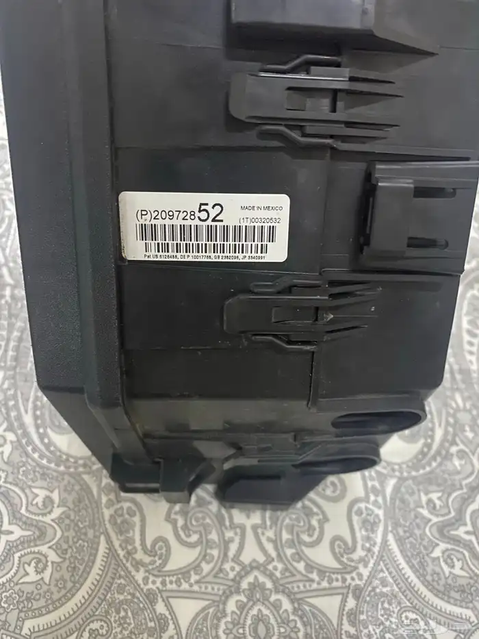 علبة فيوزات اكاديا - ترافرزس 2011 1