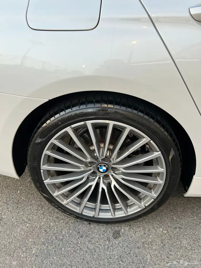 للبيع بي ام دبليو 2021 - 730 li بحالة الجديده 35