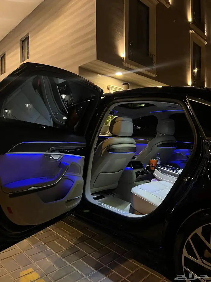 اودي A8L عداد قليل 2020 34