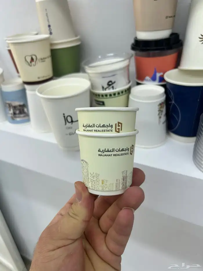 طباعة الأكواب لوقو جلد. ورق تغليف ستكرات 24
