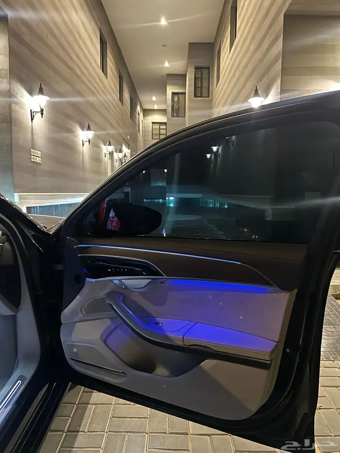 اودي A8L عداد قليل 2020 44