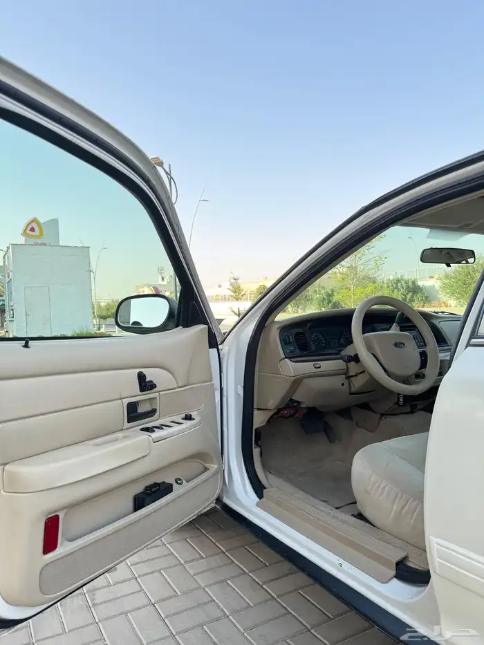 فورد كراون فكتوريا 22