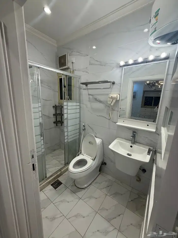 شقة لإيجار خمس غرف حي الصفا مكيفات راكبة 11