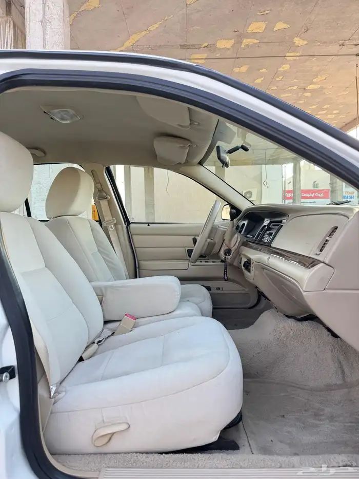 فورد كراون فكتوريا 25