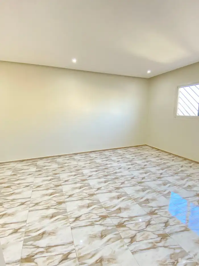 شقه فاخره للإيجار بحي الوادي 2