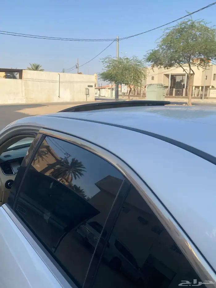 تورس ابيض لولوي نظيف محركات شرط 7
