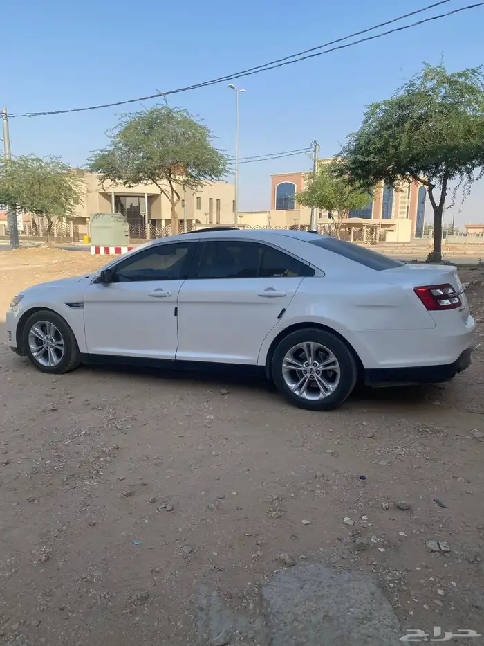 تورس ابيض لولوي نظيف محركات شرط 3