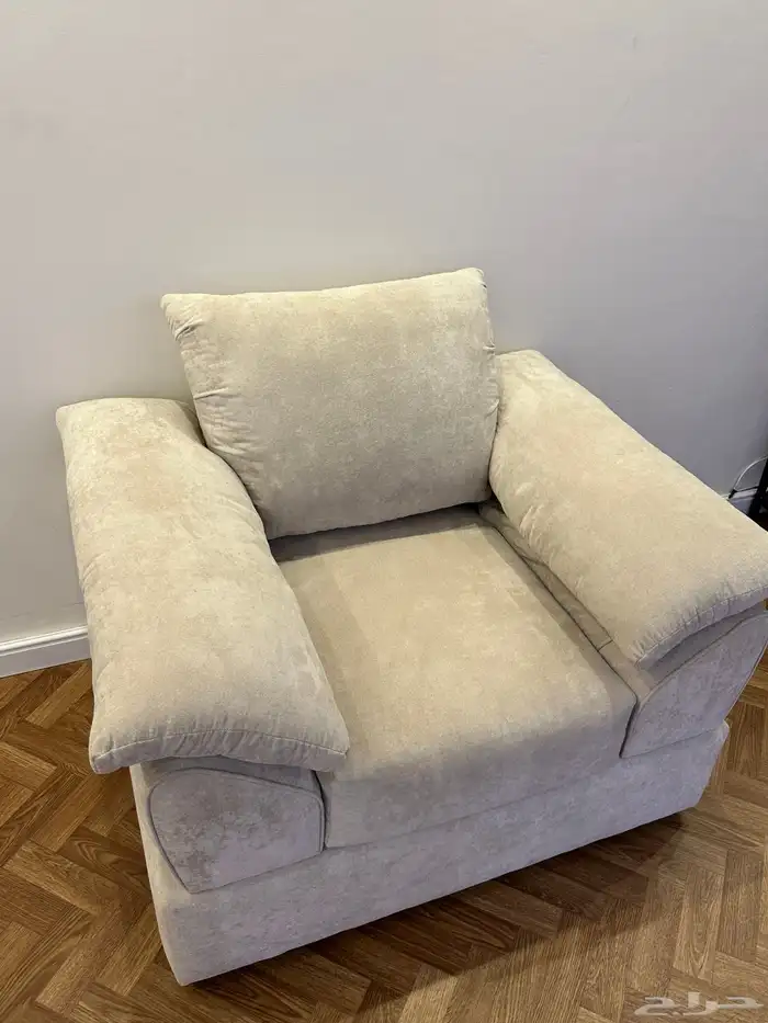 كنب مفرد اللون اف وايت مستعمل اخو الجديد 0