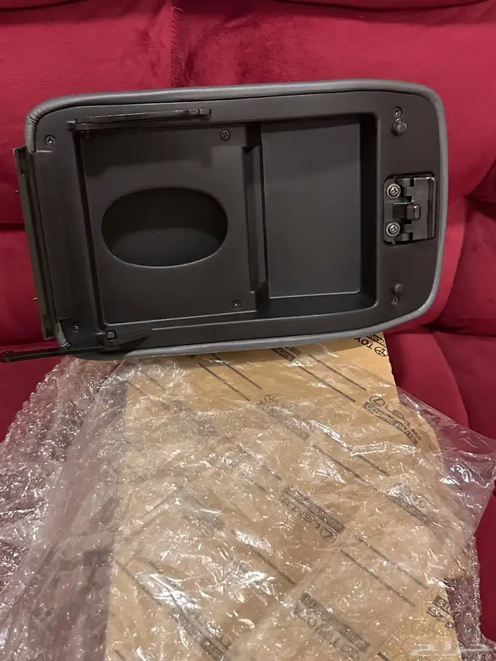 تكايه كامري 1998 الى 2002 جديده لون رصاصي برقم القطعه 3