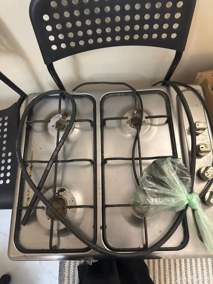 سرير نفرين غاز سطحي4 عيون 2 كراسي مفرده ومسجل سياره هونداي 4